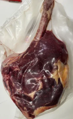 COTE TOMAHAWAK DE TAUREAU AOP DE CAMARGUE