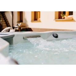 SPA ACRYLIQUE HC3 DESIGN 5 PLACES